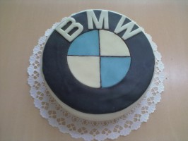 Egyedi torta marcipán bevonattal