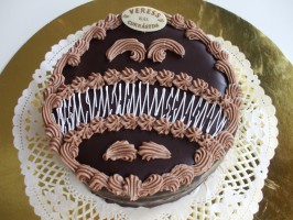 Zsúrtorta vajkrémes